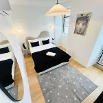 Pink House Beautiful 2 Bedroom Flat In Center شقة Lisboa