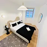 Pink House Beautiful 2 Bedroom Flat In Center *