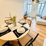Pink House Beautiful 2 Bedroom Flat In Center