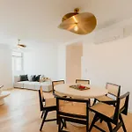 Pink House Beautiful 2 Bedroom Flat In Center