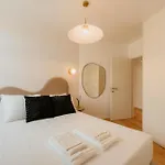 Pink House Beautiful 2 Bedroom Flat In Center