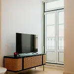 Pink House Beautiful 2 Bedroom Flat In Center شقة Lisboa