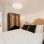 Pink House Beautiful 2 Bedroom Flat In Center *