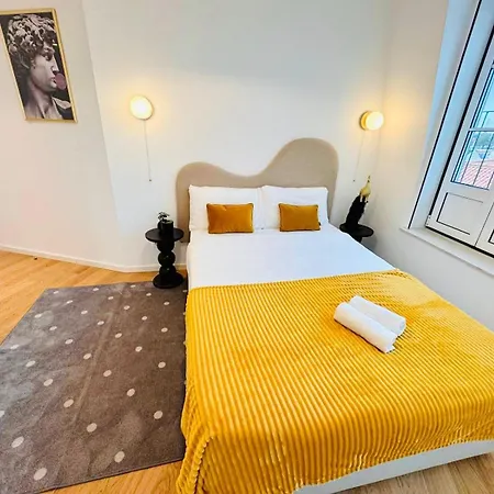 Appartamento Pink House Beautiful 2 Bedroom Flat In Center Lisbona