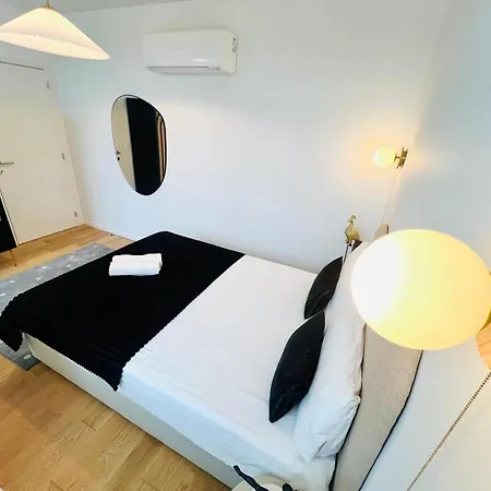 Pink House Beautiful 2 Bedroom Flat In Center Apartment