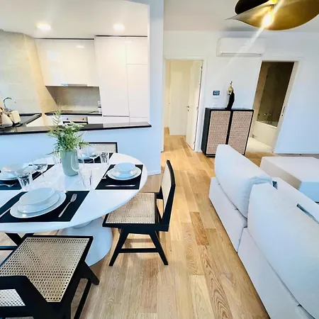 Pink House Beautiful 2 Bedroom Flat In Center * Lisbon