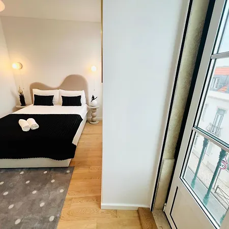 Apartment Pink House Beautiful 2 Bedroom Flat In Center Lisbon