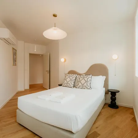 Pink House Beautiful 2 Bedroom Flat In Center * Lisbon