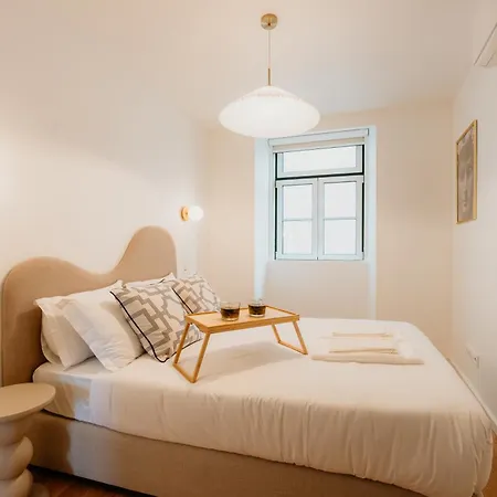 Pink House Beautiful 2 Bedroom Flat In Center
