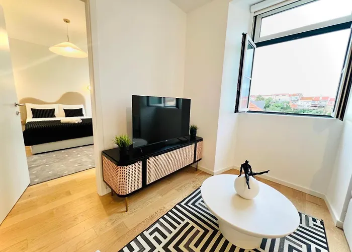 Pink House Beautiful 2 Bedroom Flat In Center Lissabon