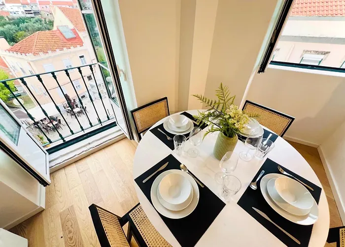 Pink House Beautiful 2 Bedroom Flat In Center