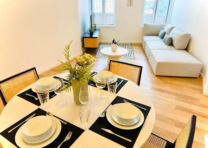 Pink House Beautiful 2 Bedroom Flat In Center * Lissabon