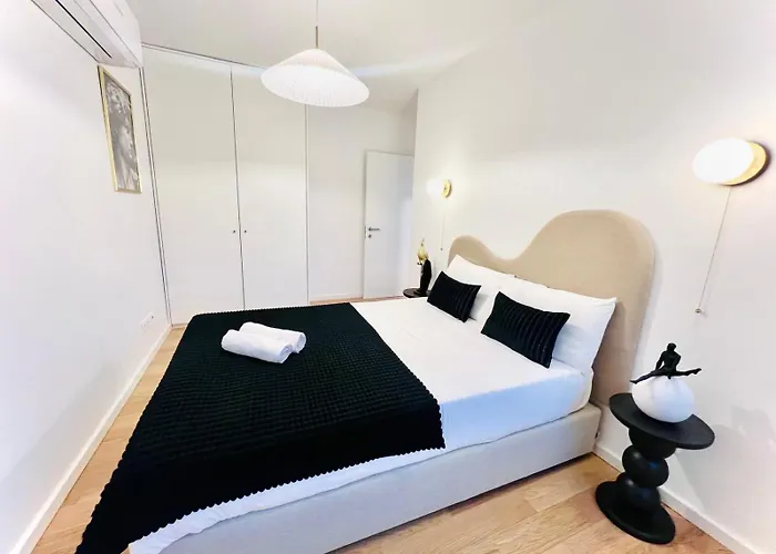 Pink House Beautiful 2 Bedroom Flat In Center