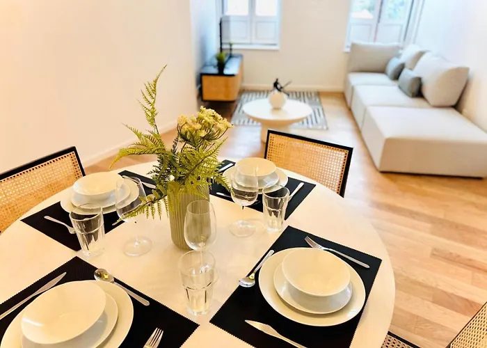 Pink House Beautiful 2 Bedroom Flat In Center Appartement Lissabon