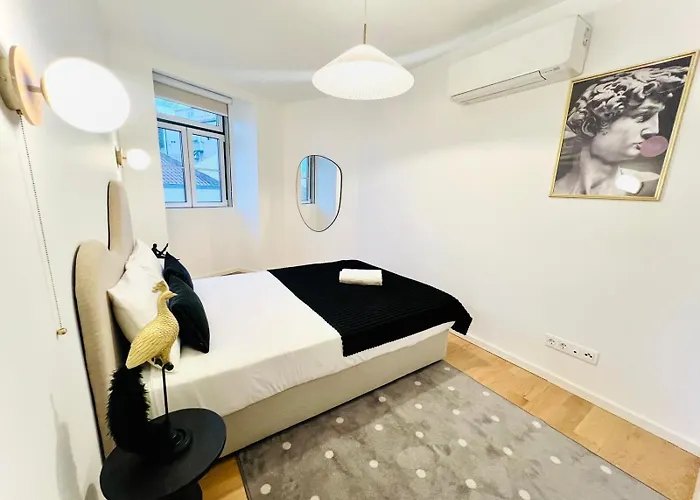 Pink House Beautiful 2 Bedroom Flat In Center Lissabon