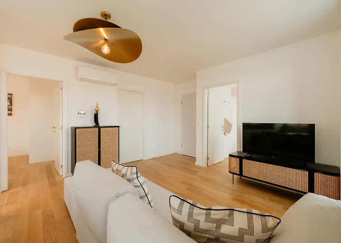 Pink House Beautiful 2 Bedroom Flat In Center *