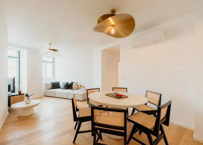 Pink House Beautiful 2 Bedroom Flat In Center