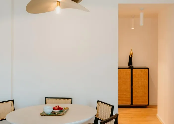 Pink House Beautiful 2 Bedroom Flat In Center