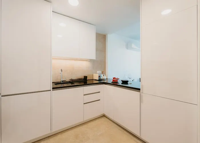 Pink House Beautiful 2 Bedroom Flat In Center Lissabon